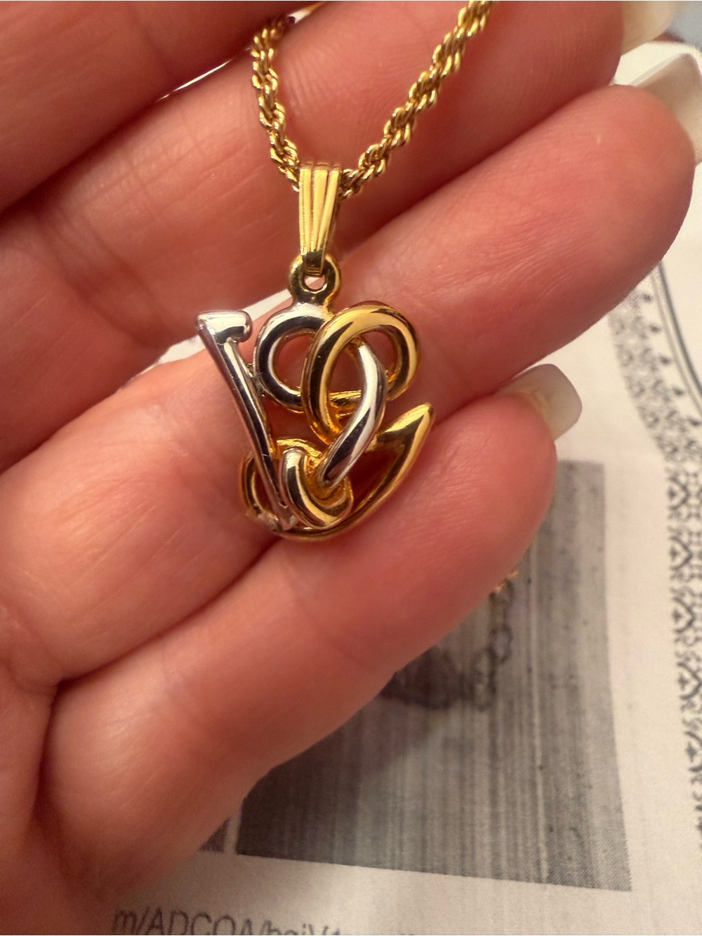 Valentino Garavani "VG" interlocking logo pendant necklace.EUC with COA - Picture 3 of 8